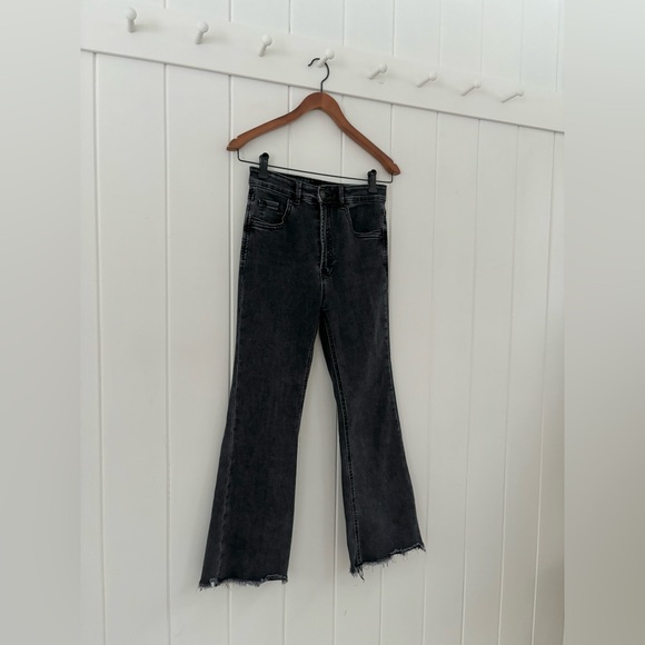 Stradivarius Wide Leg Cropped Denim Raw Hem Stone Wash Black High Rise Women 4 - Picture 2 of 12